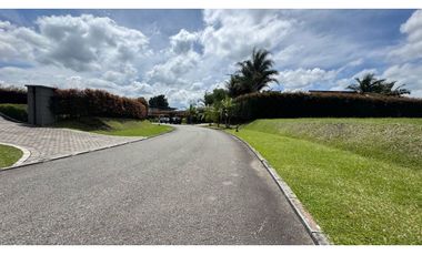 Lote en venta en unidad cerrada en Llanogrande