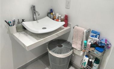 REESTRENA HERMOSA CASA REMODELADA EN SANTA MÓNICA