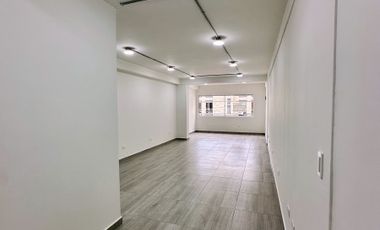 Venta Oficina 60m² en Mall Comercial - Guayabal, Piso 3