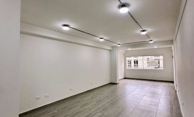 Venta Oficina 60m² en Mall Comercial - Guayabal, Piso 3