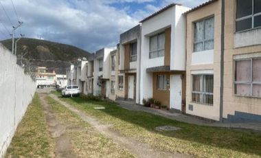 Casa aplica a crédito VIP, en Lulumbamba, San Antonio de Pichincha