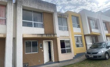 Casa aplica a crédito VIP, en Lulumbamba, San Antonio de Pichincha
