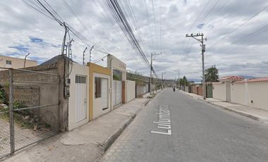 Casa aplica a crédito VIP, en Lulumbamba, San Antonio de Pichincha
