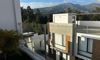 TUMBACO HERMOSAS CASAS POR ESTRENAR NO ADOSADAS