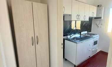 Monoambiente muy luminoso con cocina independiente