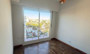 Monoambiente muy luminoso con cocina independiente