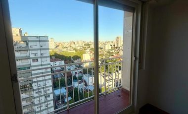 Monoambiente muy luminoso con cocina independiente