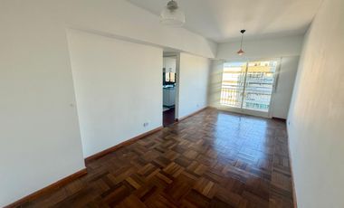 Monoambiente muy luminoso con cocina independiente