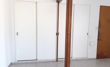 Departamento de 2 ambientes apto profesional en el centro de Morón