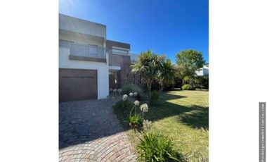 Casa 5 ambientes en Rumenco