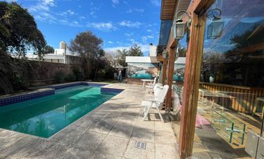 Casa en Alquiler Para fines Comerciales - Cerro de las Rosas - Zona Norte