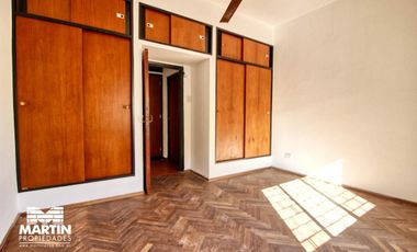 Casa PH en venta en Olivos 3 ambientes, con cochera, jardín y galpón. 170 m2 cub.