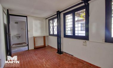 Casa PH en venta en Olivos 3 ambientes, con cochera, jardín y galpón. 170 m2 cub.