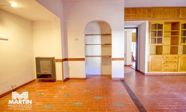 Casa PH en venta en Olivos 3 ambientes, con cochera, jardín y galpón. 170 m2 cub.