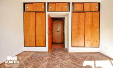 Casa PH en venta en Olivos 3 ambientes, con cochera, jardín y galpón. 170 m2 cub.