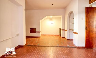 Casa PH en venta en Olivos 3 ambientes, con cochera, jardín y galpón. 170 m2 cub.