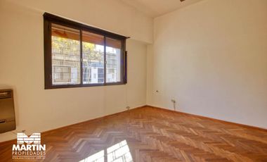 Casa PH en venta en Olivos 3 ambientes, con cochera, jardín y galpón. 170 m2 cub.