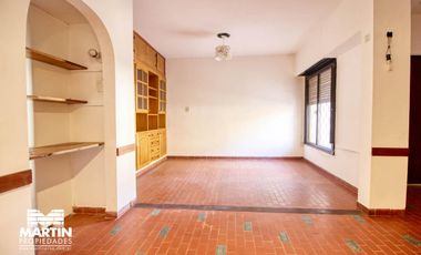 Casa PH en venta en Olivos 3 ambientes, con cochera, jardín y galpón. 170 m2 cub.