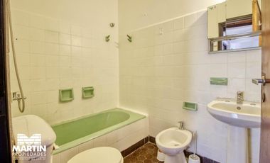 Casa PH en venta en Olivos 3 ambientes, con cochera, jardín y galpón. 170 m2 cub.