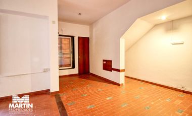 Casa PH en venta en Olivos 3 ambientes, con cochera, jardín y galpón. 170 m2 cub.