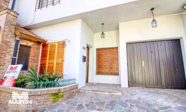 Casa PH en venta en Olivos 3 ambientes, con cochera, jardín y galpón. 170 m2 cub.