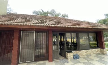 Venta casa quinta con quincho y piscina en Centro Agricola El Pato
