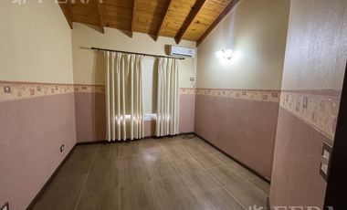 Venta casa quinta con quincho y piscina en Centro Agricola El Pato