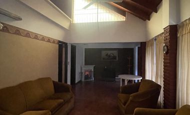 Venta casa quinta con quincho y piscina en Centro Agricola El Pato