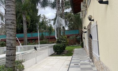 Venta casa quinta con quincho y piscina en Centro Agricola El Pato