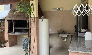 Venta casa quinta con quincho y piscina en Centro Agricola El Pato