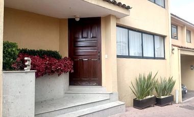 Renta casa en condominio en Lomas de Memetla