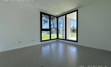 Venta Casa de 5 ambientes con fondo y piscina en Greenville - Hudson