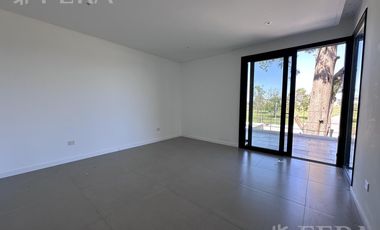 Venta Casa de 5 ambientes con fondo y piscina en Greenville - Hudson