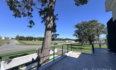 Venta Casa de 5 ambientes con fondo y piscina en Greenville - Hudson