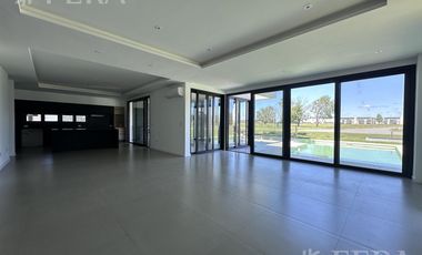 Venta Casa de 5 ambientes con fondo y piscina en Greenville - Hudson