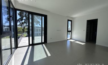 Venta Casa de 5 ambientes con fondo y piscina en Greenville - Hudson