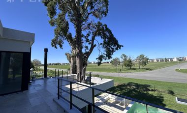 Venta Casa de 5 ambientes con fondo y piscina en Greenville - Hudson