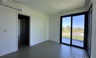 Venta Casa de 5 ambientes con fondo y piscina en Greenville - Hudson