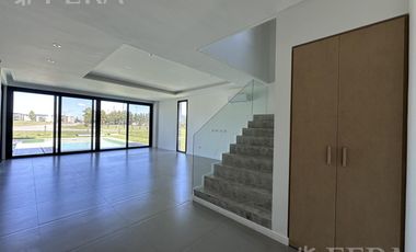 Venta Casa de 5 ambientes con fondo y piscina en Greenville - Hudson