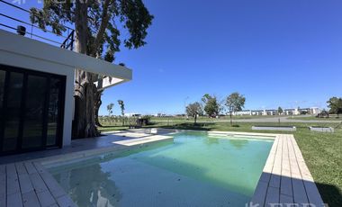 Venta Casa de 5 ambientes con fondo y piscina en Greenville - Hudson