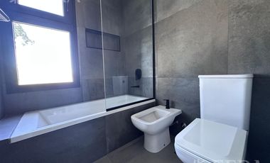 Venta Casa de 5 ambientes con fondo y piscina en Greenville - Hudson