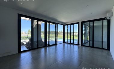 Venta Casa de 5 ambientes con fondo y piscina en Greenville - Hudson