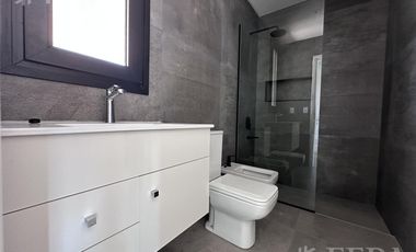 Venta Casa de 5 ambientes con fondo y piscina en Greenville - Hudson