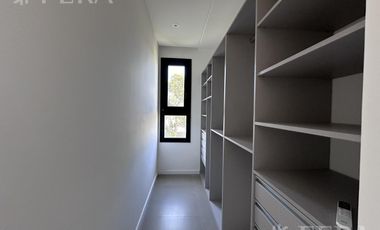 Venta Casa de 5 ambientes con fondo y piscina en Greenville - Hudson