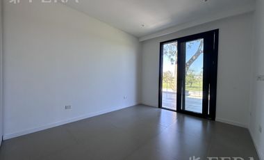 Venta Casa de 5 ambientes con fondo y piscina en Greenville - Hudson