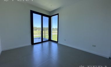 Venta Casa de 5 ambientes con fondo y piscina en Greenville - Hudson