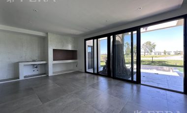 Venta Casa de 5 ambientes con fondo y piscina en Greenville - Hudson