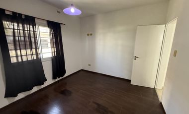 PH tipo CASA en ALQUILER con PATIO y Terraza en Wilde