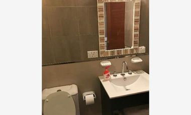 Excelente monoambiente con balcón y cochera.