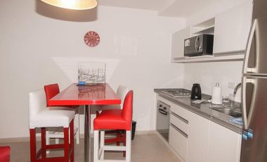 Excelente monoambiente con balcón y cochera.